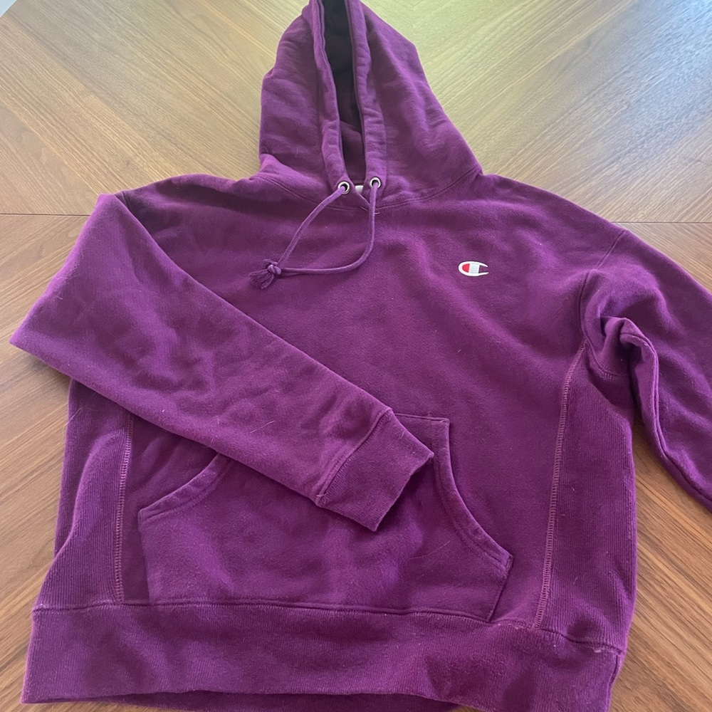Champion Reverse weave logo hoodie in plum | size M